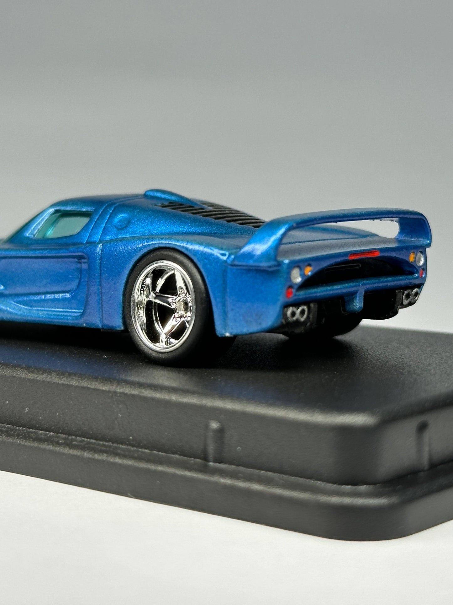 Maserati MC12 "Viento azul"