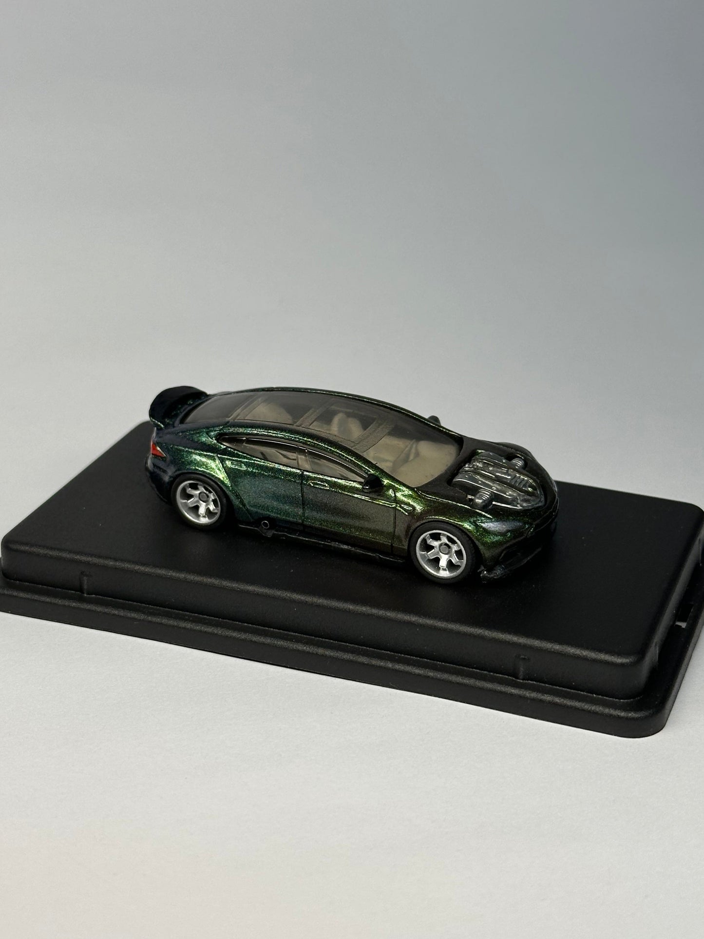 Tesla Model S V8 "Alien"