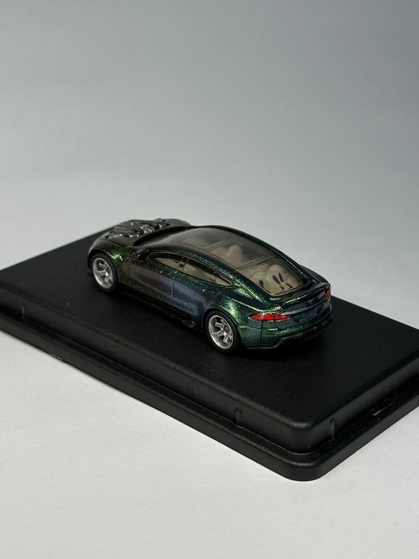 Tesla Model S V8 "Alien"