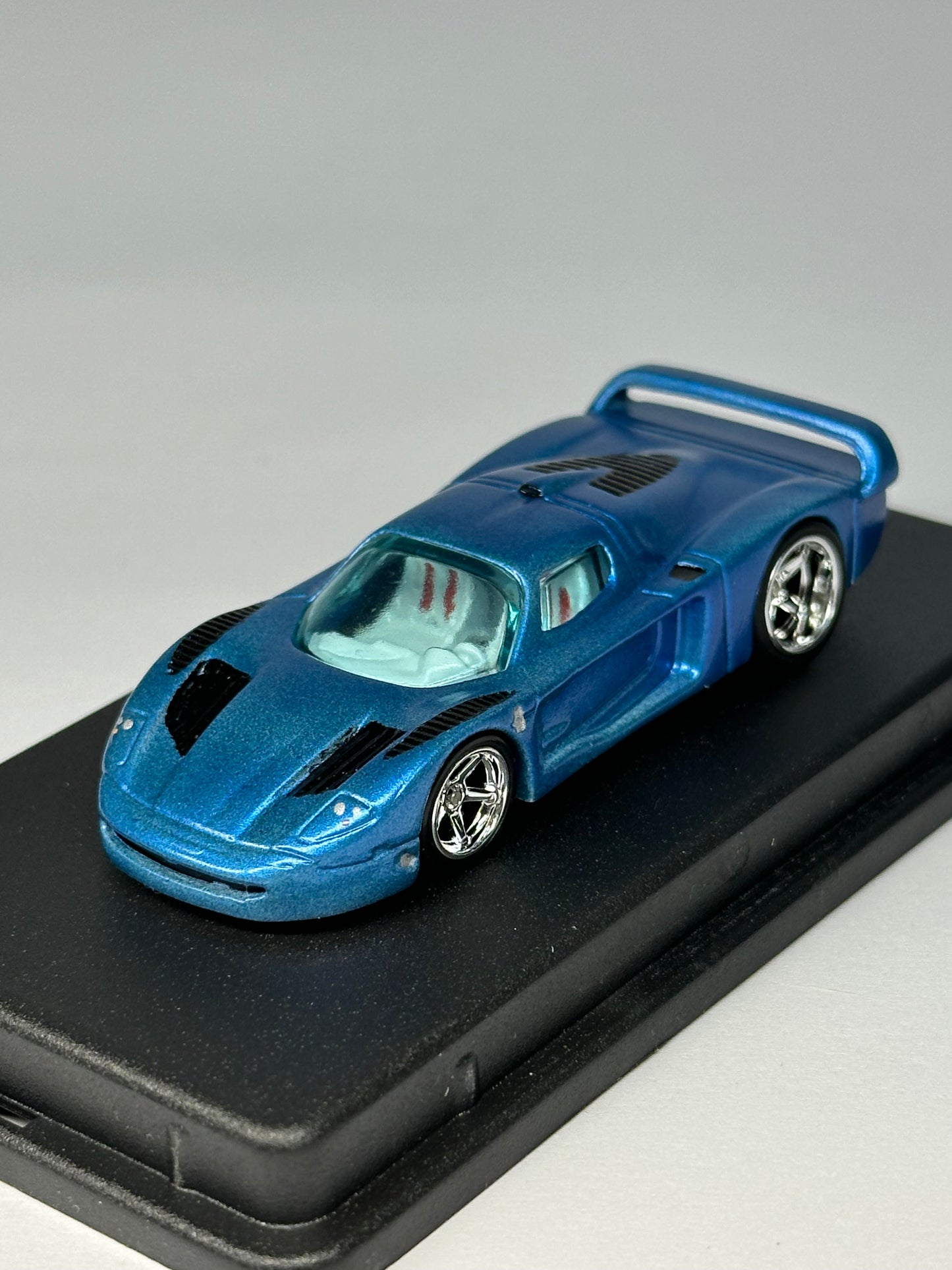 Maserati MC12 "Viento azul"